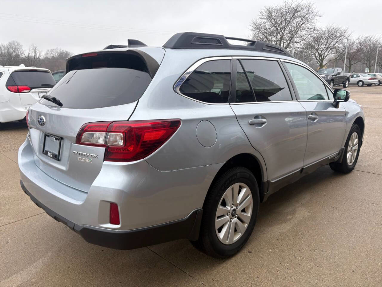 Used 2017 Subaru Outback 2.5i Premium image 4