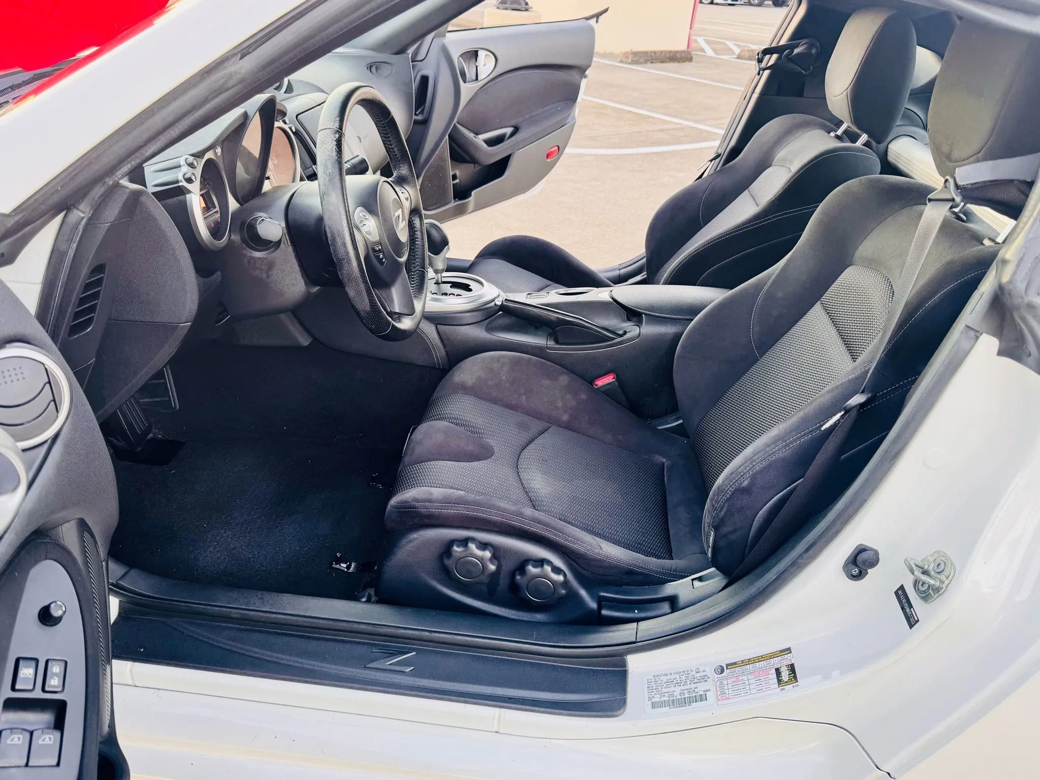 Used 2017 Nissan 370Z Coupe RWD image 18