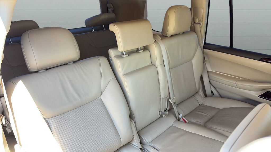 Used 2015 Lexus LX 570 4WD w/ Luxury Package image 20