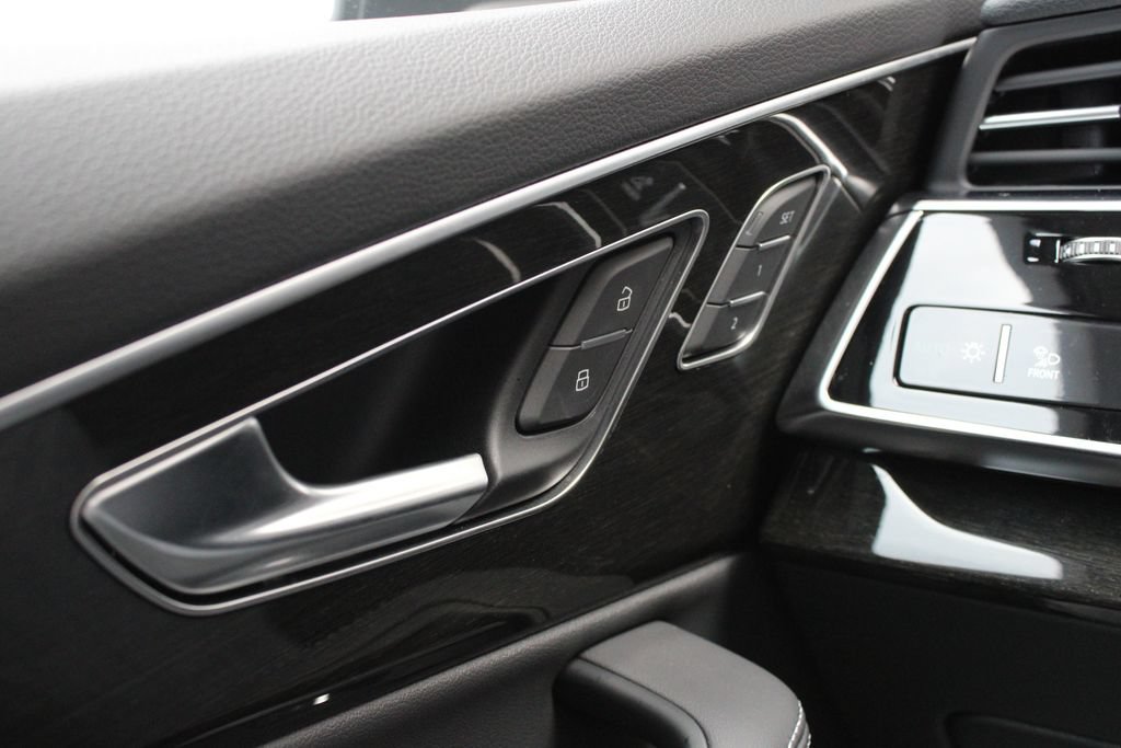 Used 2026 Audi Q7 3.0T Premium Plus w/ Premium Plus Package AWD/4WD image 8