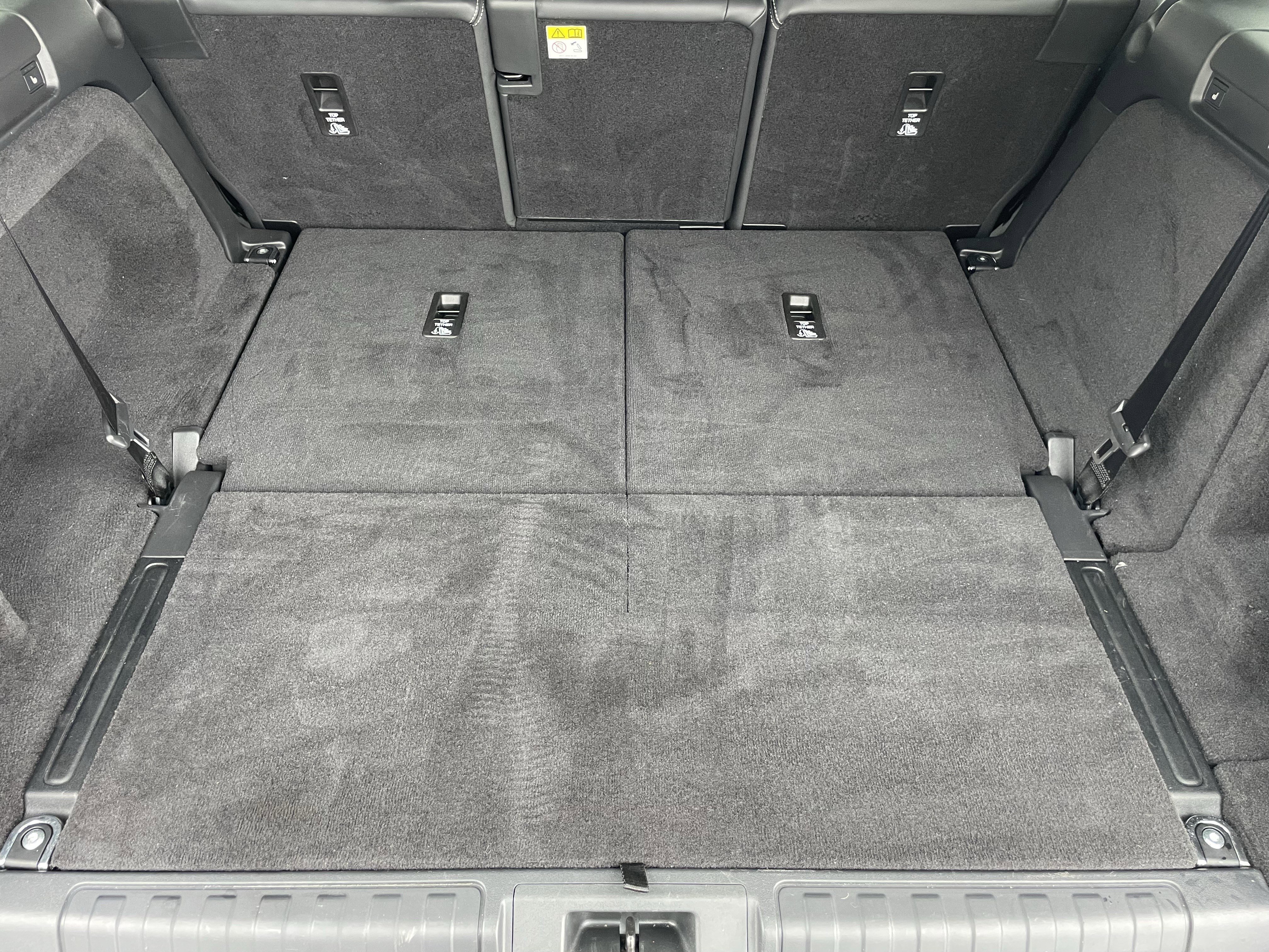 Certified 2024 Land Rover Discovery Dynamic SE image 36