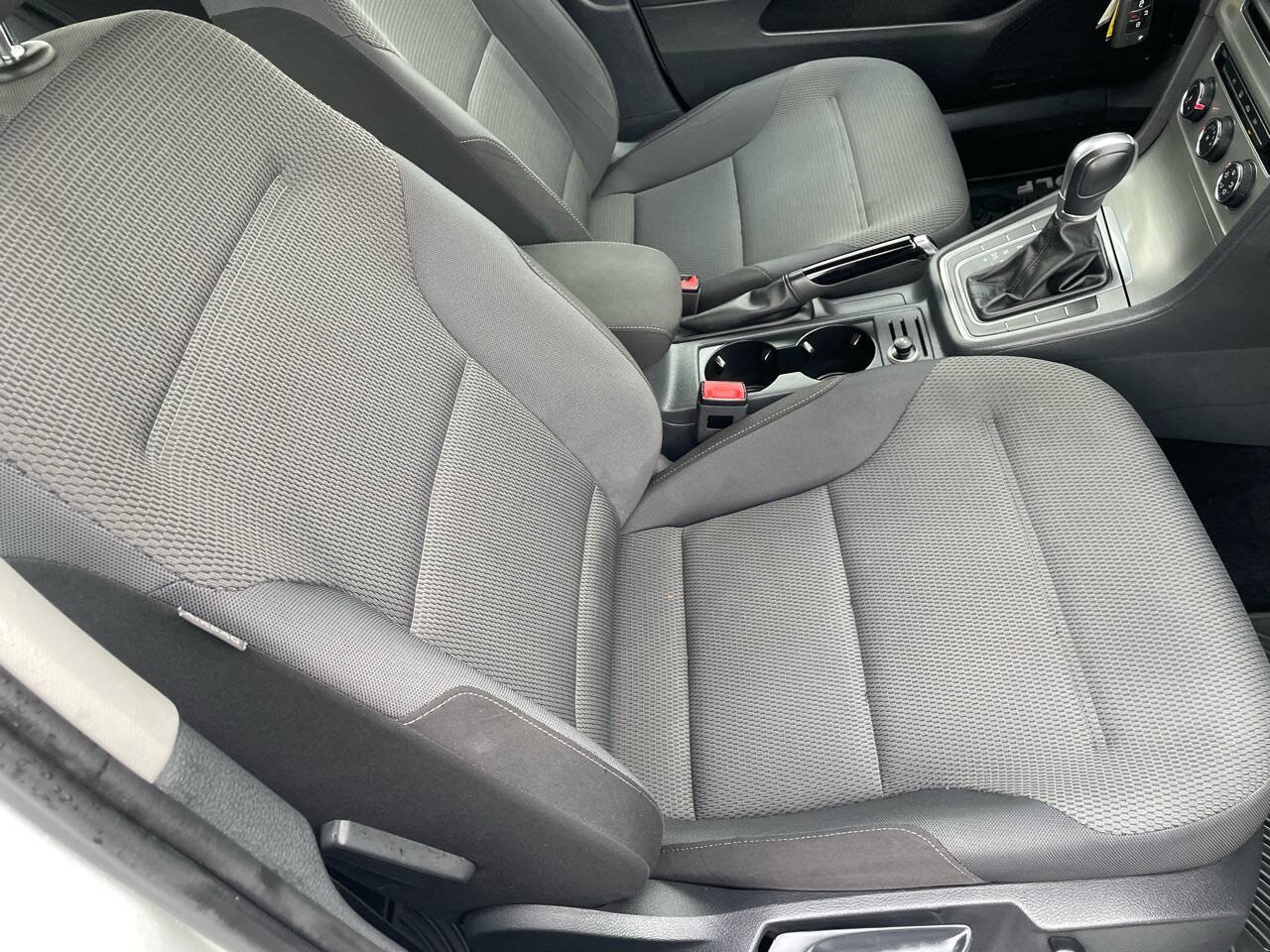 Used 2016 Volkswagen Golf S FWD image 16