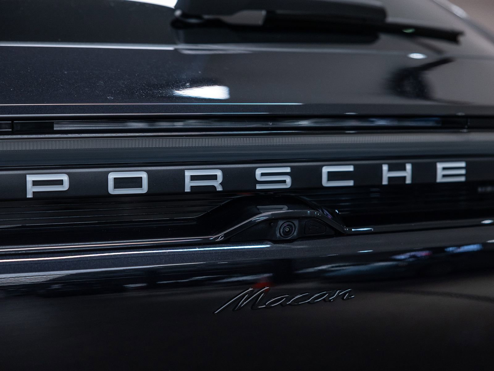 Certified 2025 Porsche Macan Electric image 21