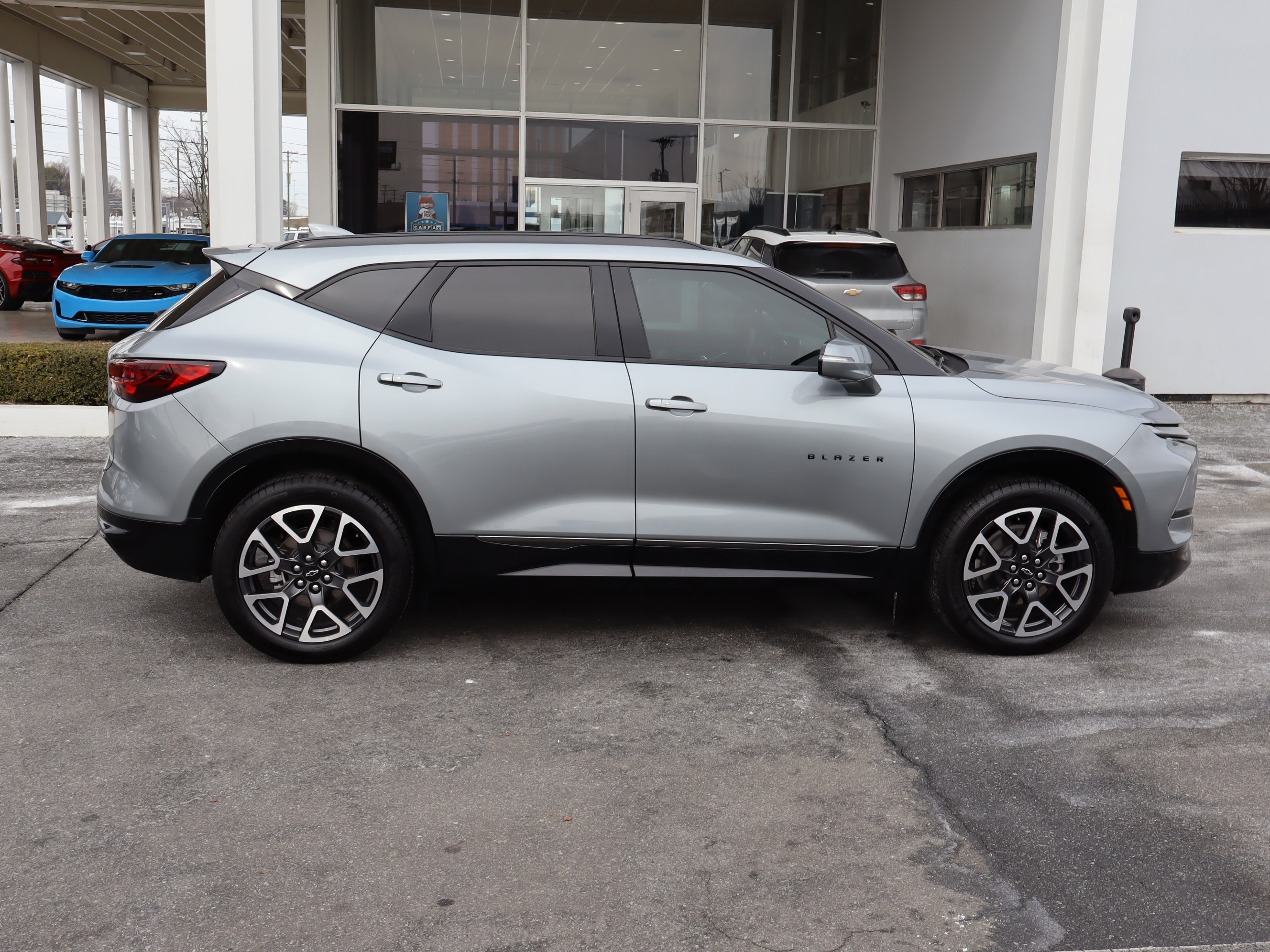 Certified 2025 Chevrolet Blazer RS w/ Driver Confidence II Package image 11