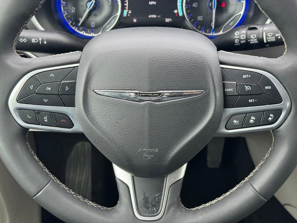 Used 2024 Chrysler Pacifica Touring-L image 14