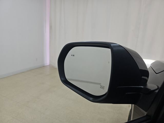 Used 2025 Chevrolet Traverse LT image 12