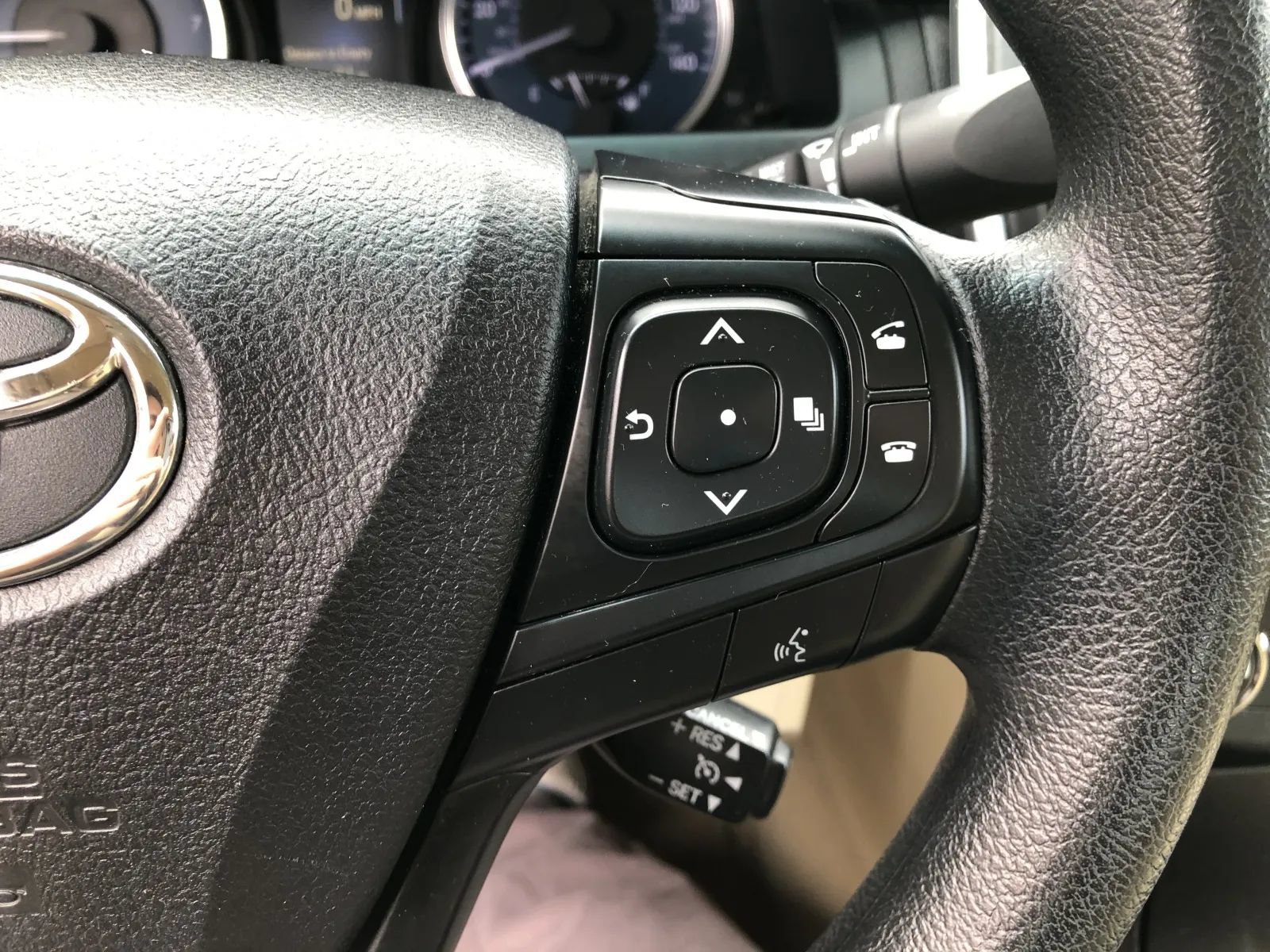 Used 2016 Toyota Camry LE FWD image 23