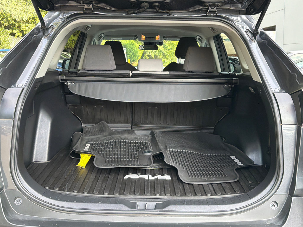 Used 2020 Toyota RAV4 XLE w/ XLE Grade Weather Package AWD/4WD image 6