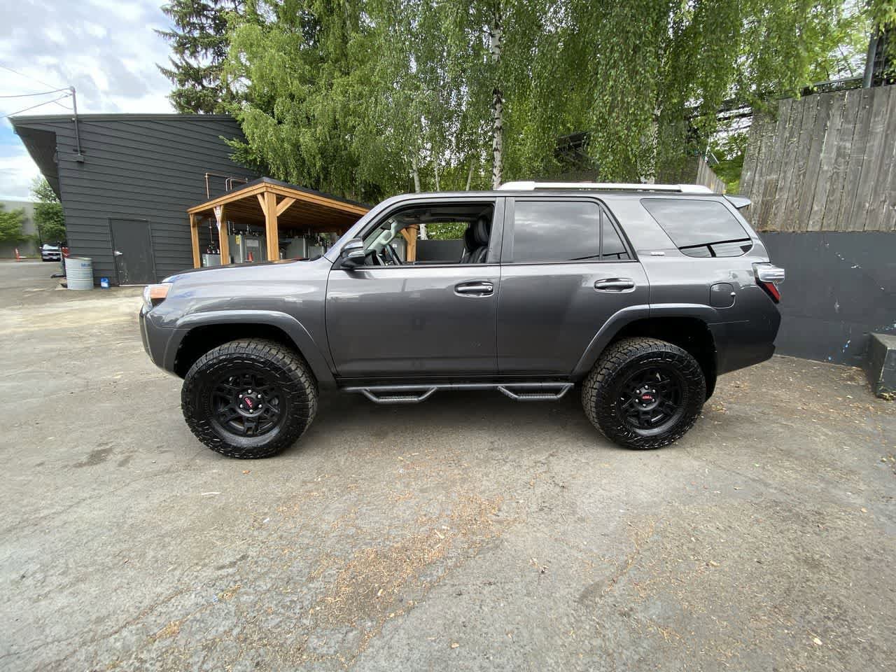 Used 2018 Toyota 4Runner SR5 Premium AWD/4WD image 3