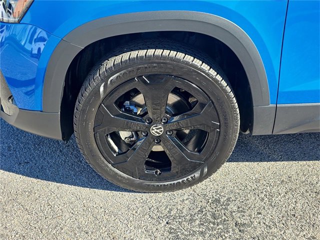 Used 2025 Volkswagen Taos SE image 9