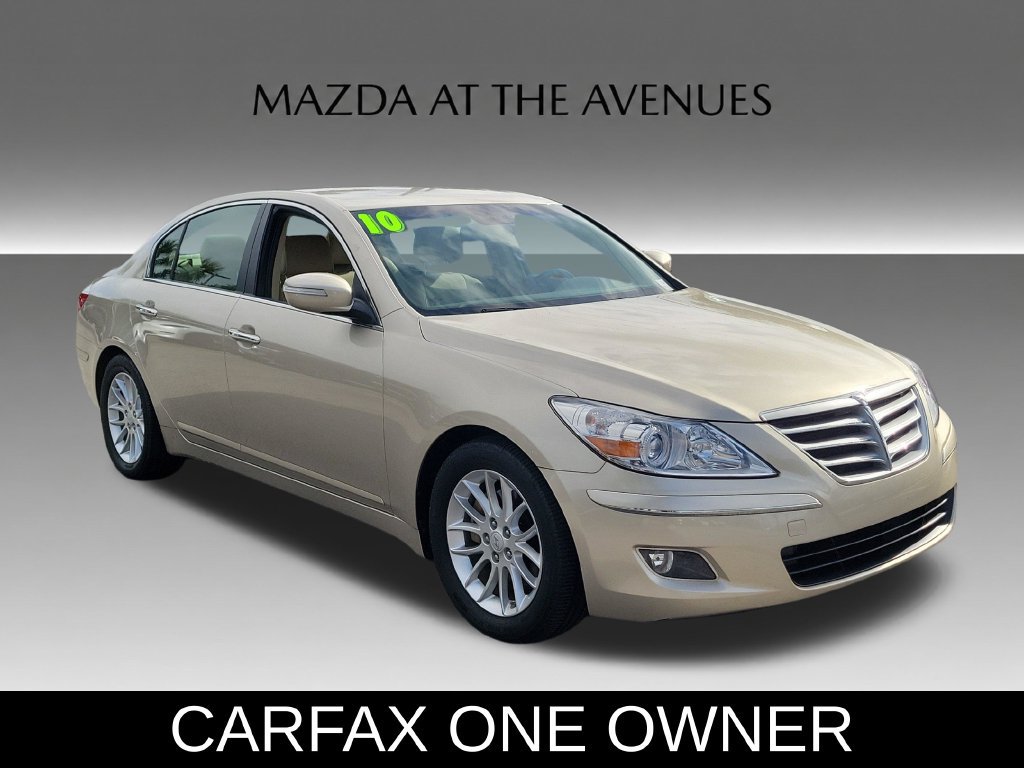 Used 2010 Hyundai Genesis 3.8 RWD image 3