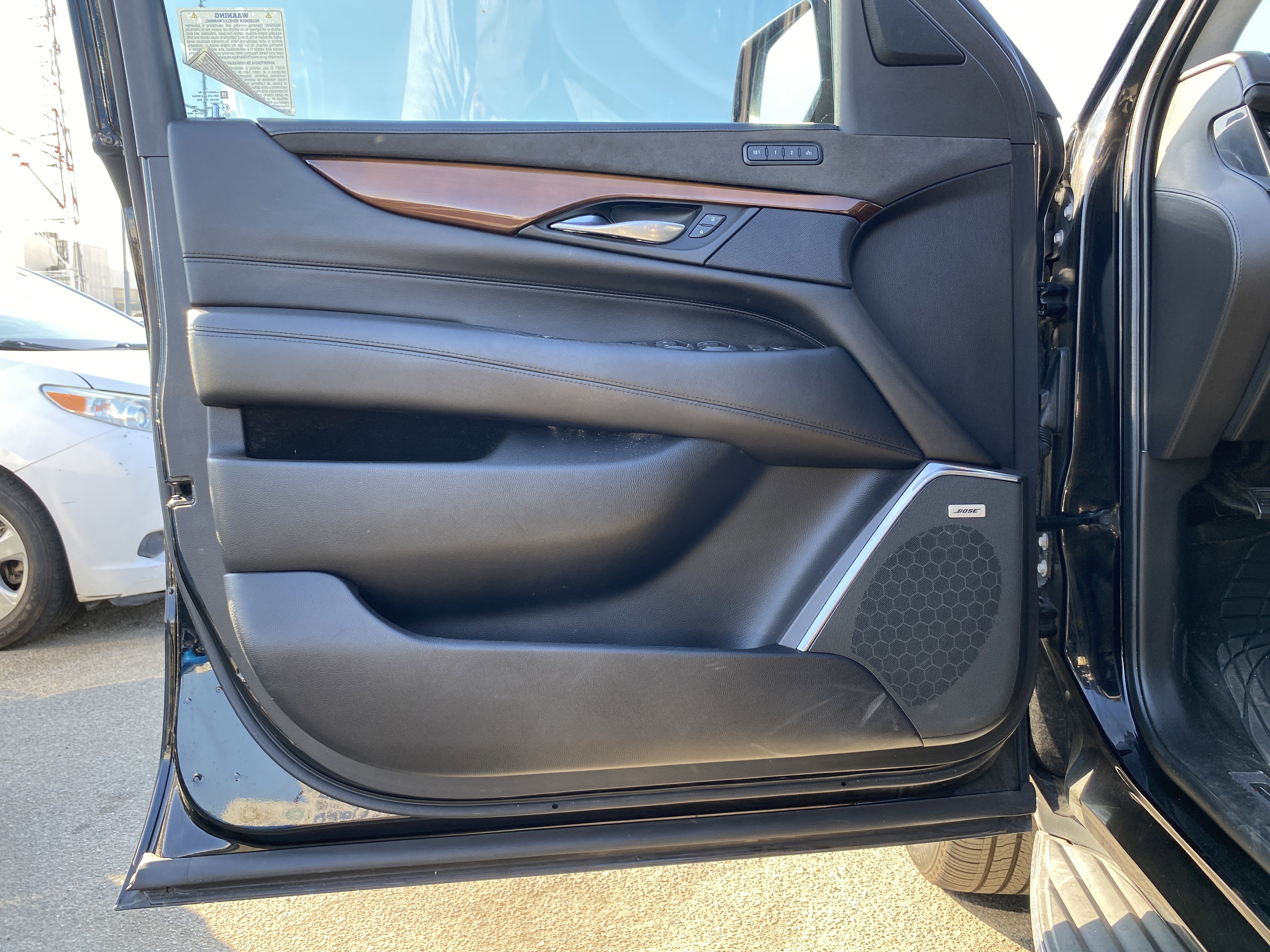 Used 2018 Cadillac Escalade Luxury image 12