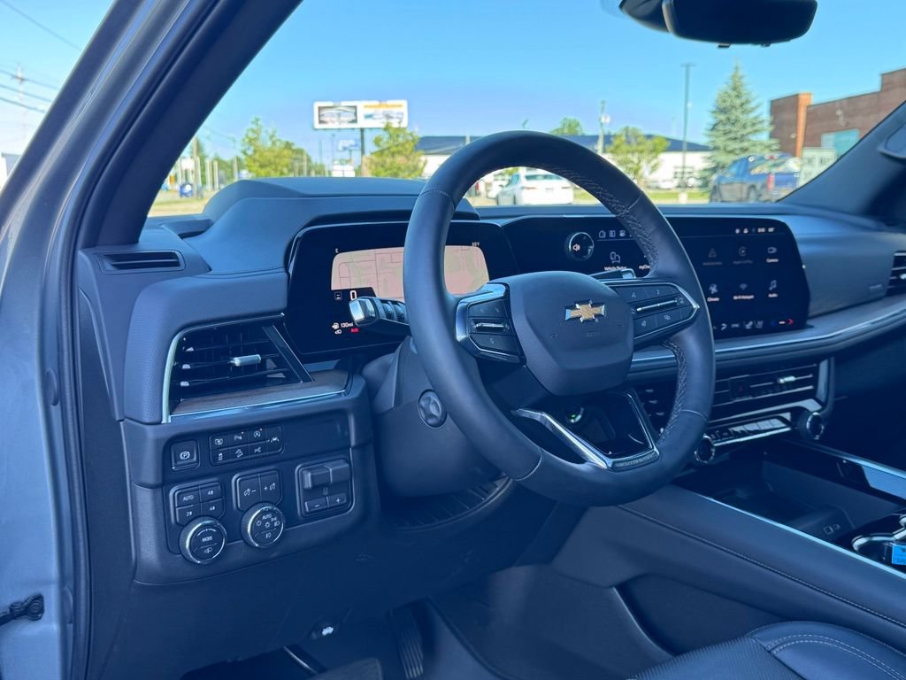 Used 2025 Chevrolet Suburban High Country AWD/4WD image 14