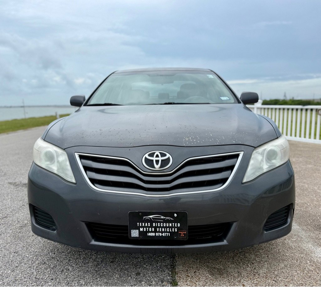 Used 2010 Toyota Camry LE FWD image 2