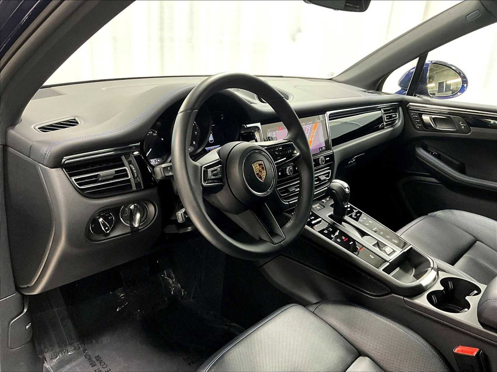 Used 2025 Porsche Macan image 6