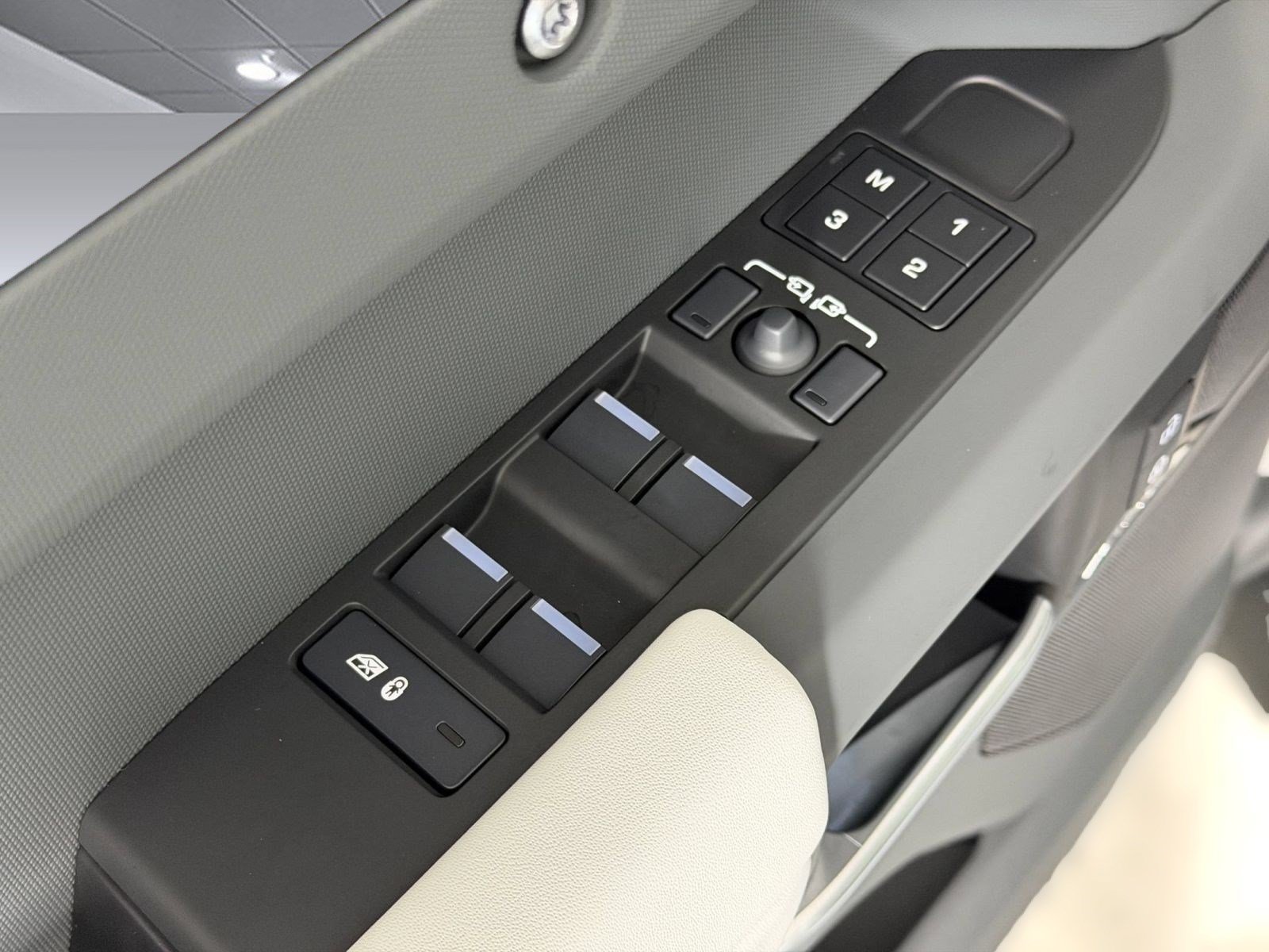 New 2026 Land Rover Defender 110 S AWD/4WD image 12