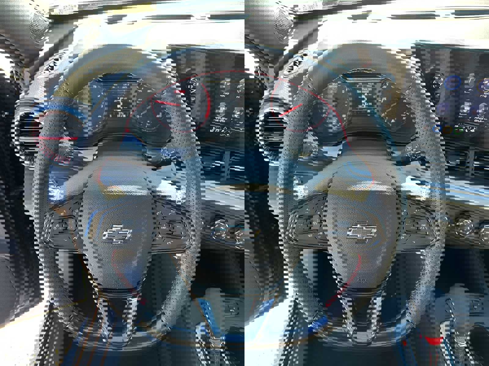 Used 2025 Chevrolet Trax RS w/ Sunroof Package image 23