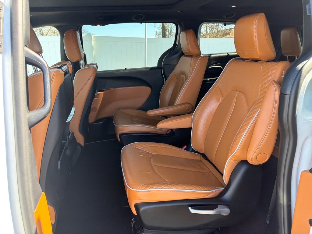 Used 2023 Chrysler Pacifica Pinnacle image 30
