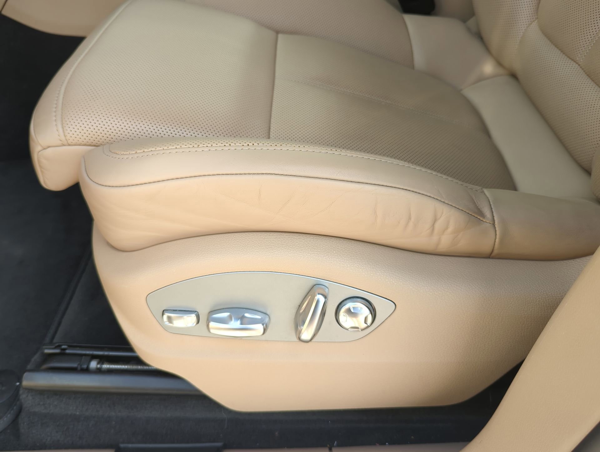 Used 2024 Porsche Macan AWD/4WD image 50
