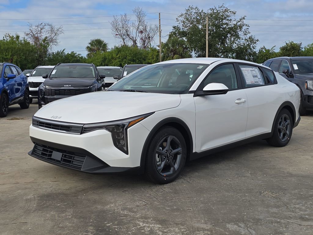New 2025 Kia K4 LXS image 4