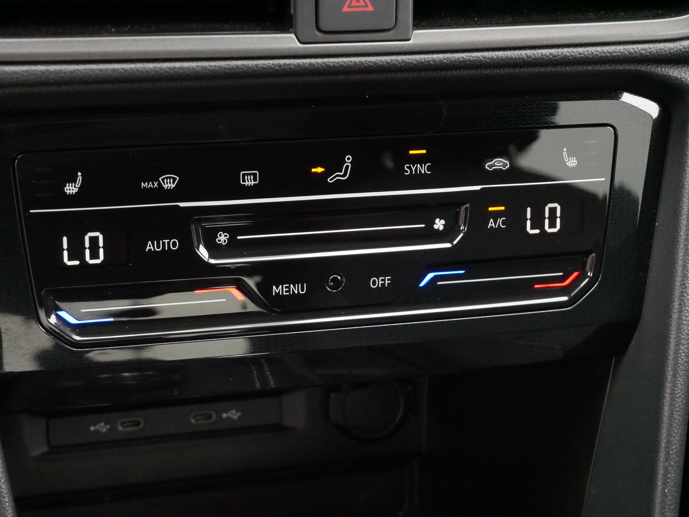Certified 2025 Volkswagen Taos SE AWD/4WD image 23
