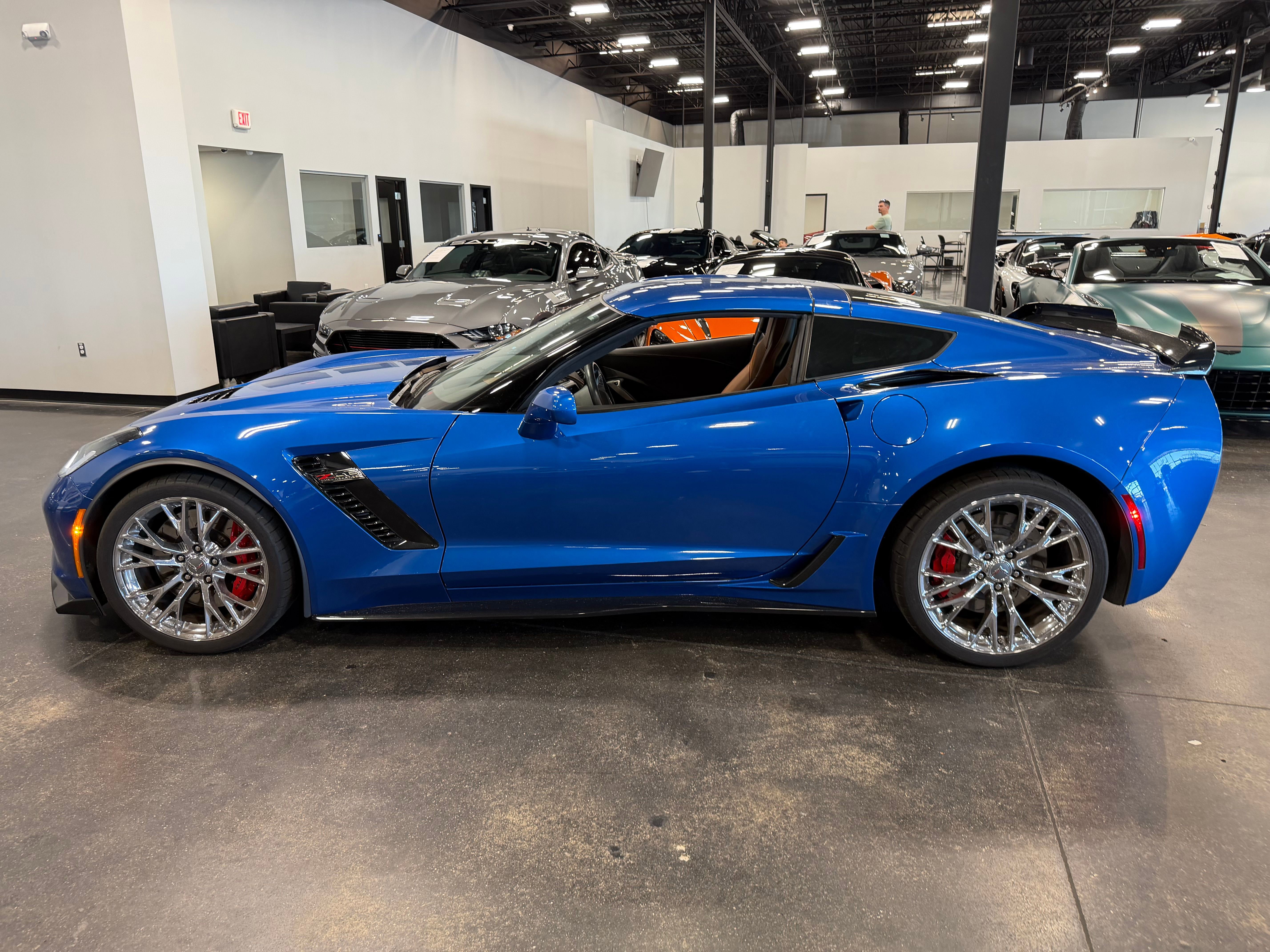 Used 2015 Chevrolet Corvette Z06 w/ 3LZ Preferred Equipment Group RWD image 4