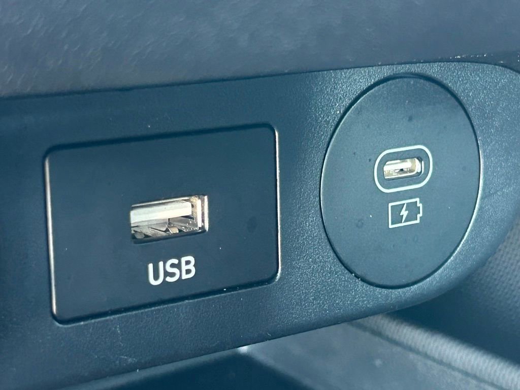 Used 2025 Hyundai Elantra Sport FWD image 33