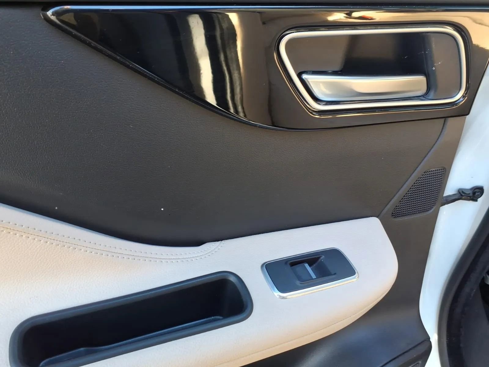 Used 2020 Jaguar F-PACE Premium image 22