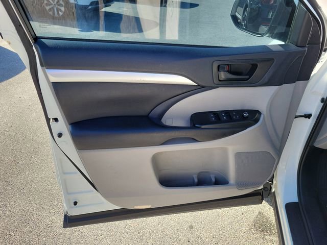 Used 2019 Toyota Highlander Plus AWD/4WD image 12