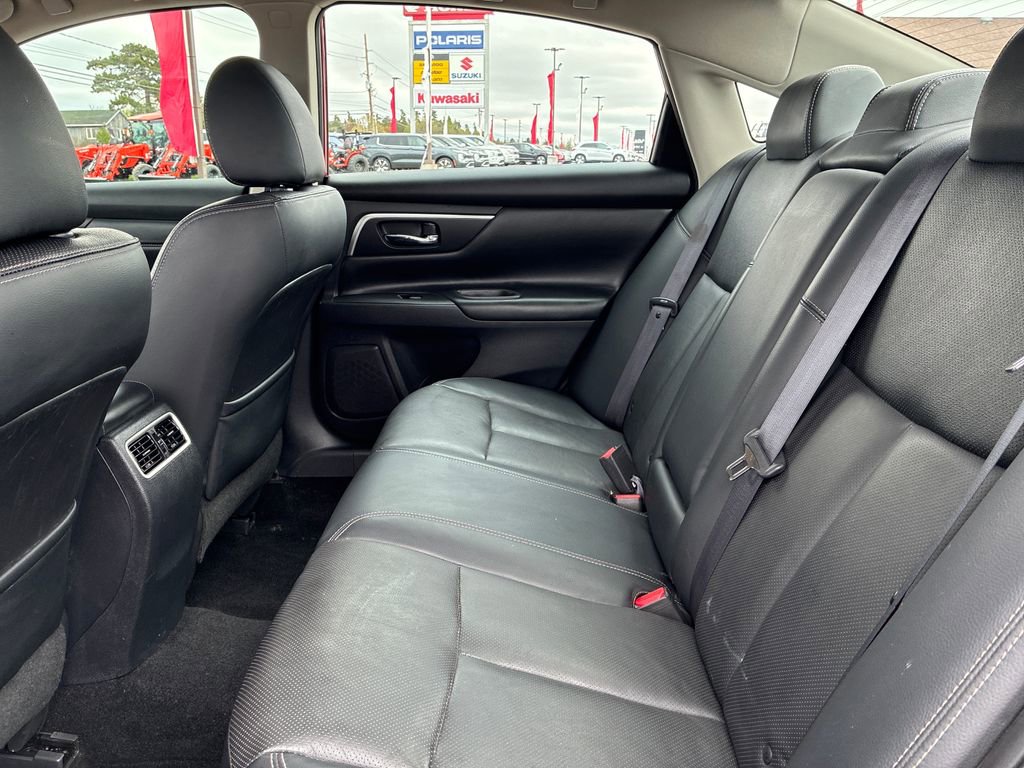Used 2017 Nissan Altima 2.5 SL w/ Moonroof Package FWD image 16