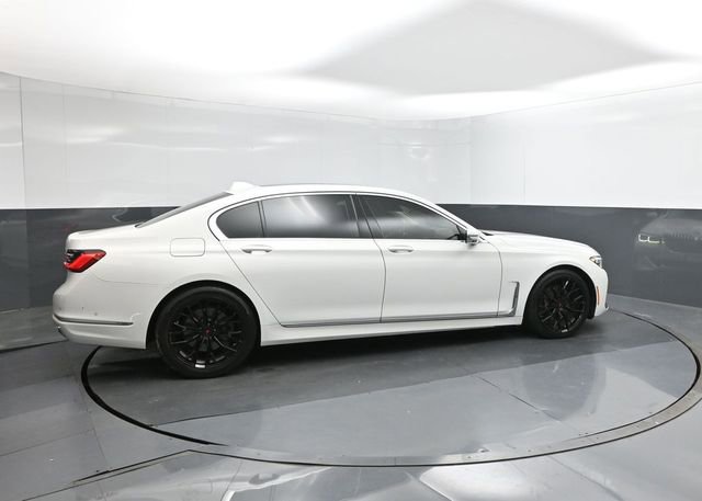 Used 2022 BMW 740i w/ Premium Package image 11