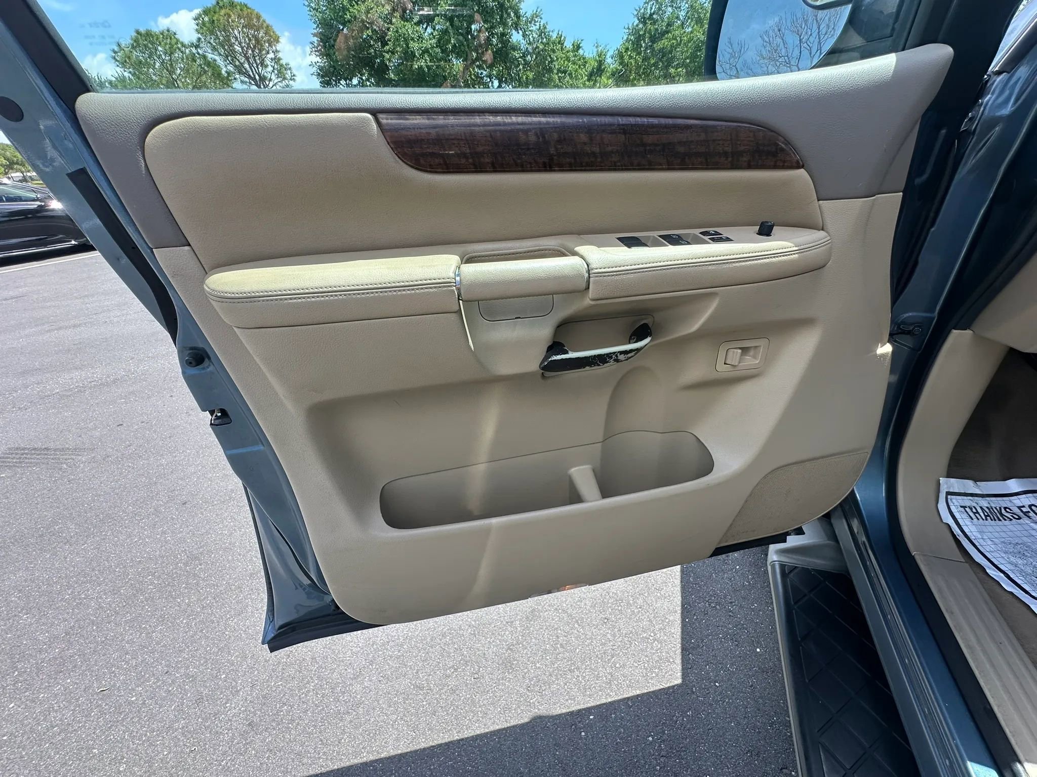 Used 2011 Nissan Armada SL image 30