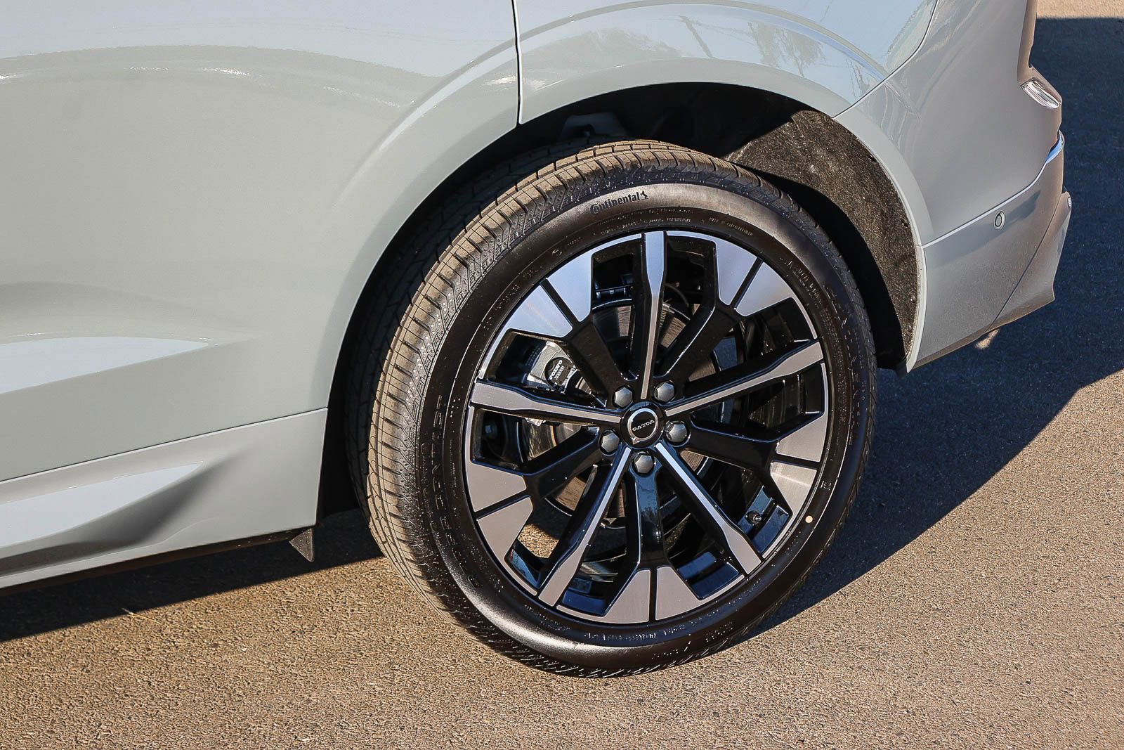 New 2026 Volvo XC60 B5 Plus w/ Climate Package PRO image 10