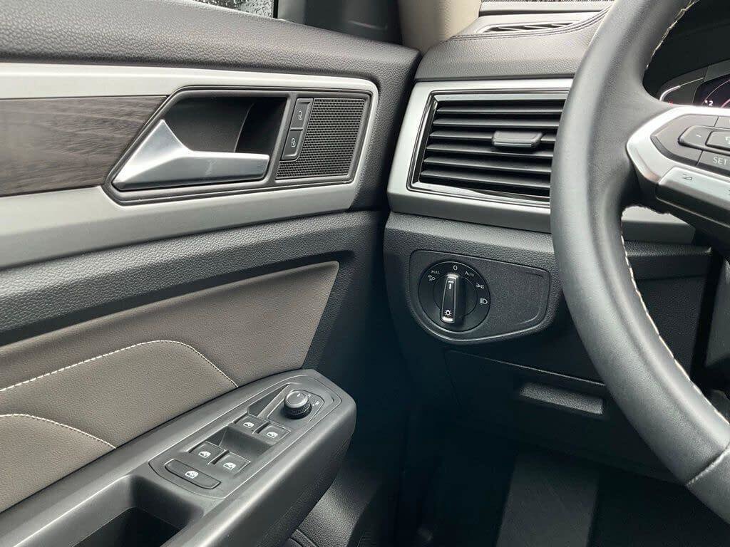Used 2023 Volkswagen Atlas SE image 25