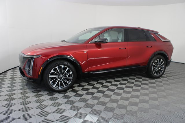 Used 2024 Cadillac Lyriq Sport image 2