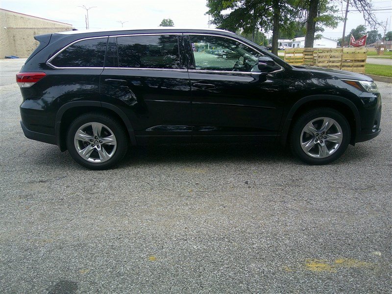 Used 2017 Toyota Highlander Limited AWD/4WD image 6