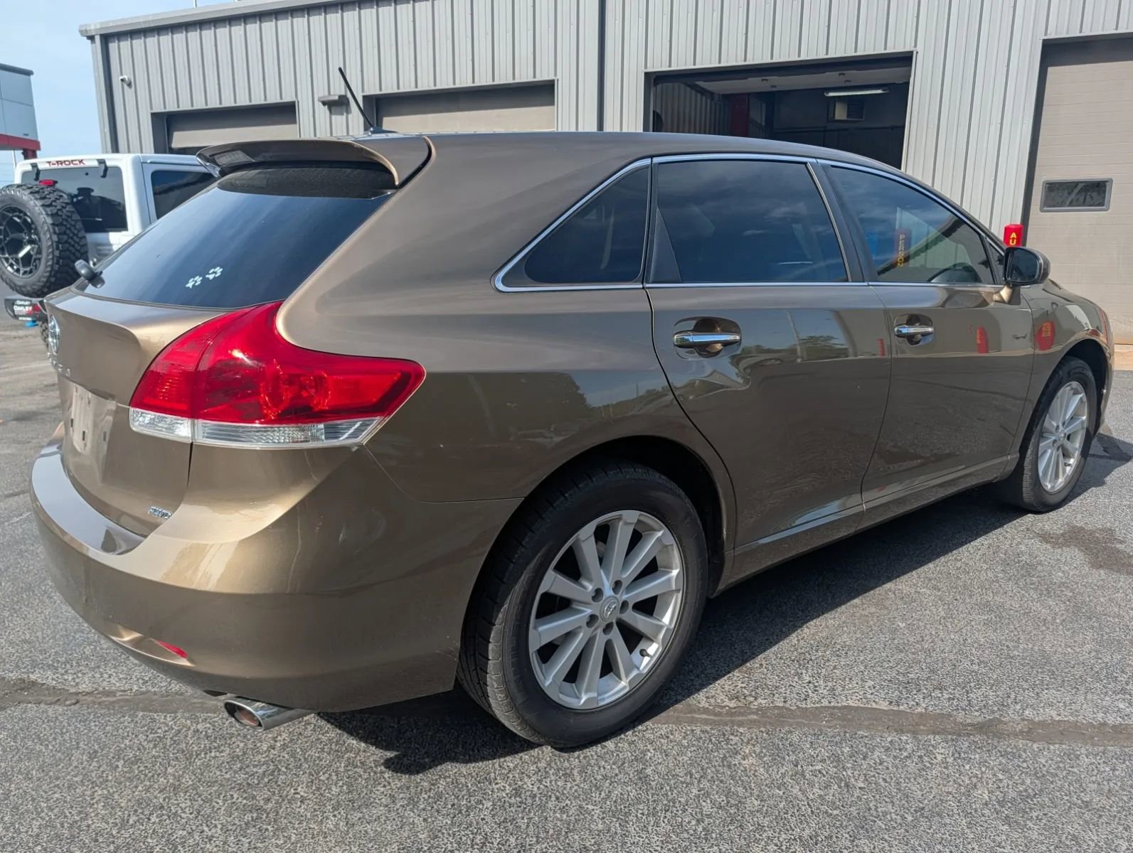 Used 2011 Toyota Venza AWD w/ Leather Pkg image 4