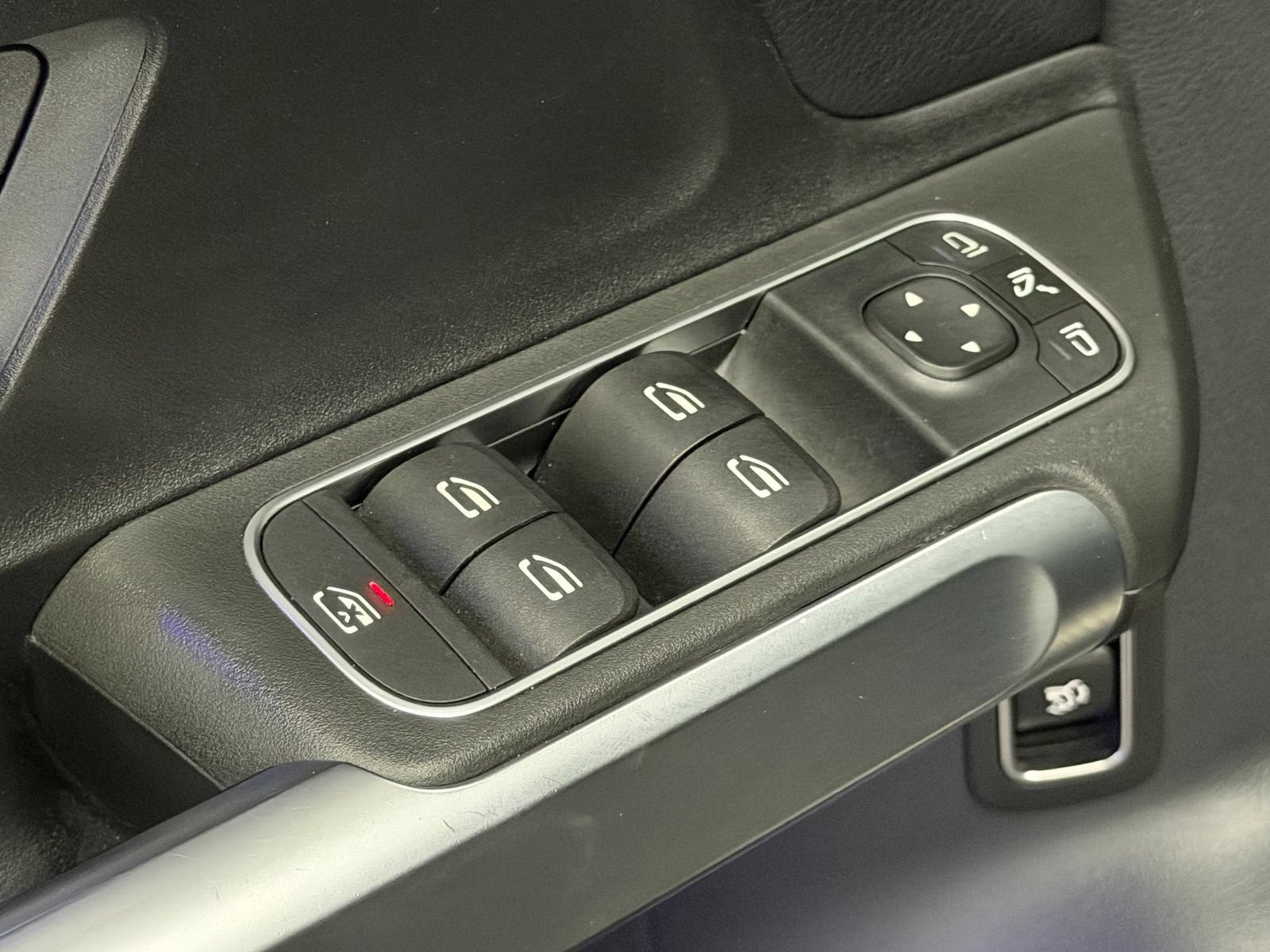 Certified 2022 Mercedes-Benz GLB 35 AMG 4MATIC image 24