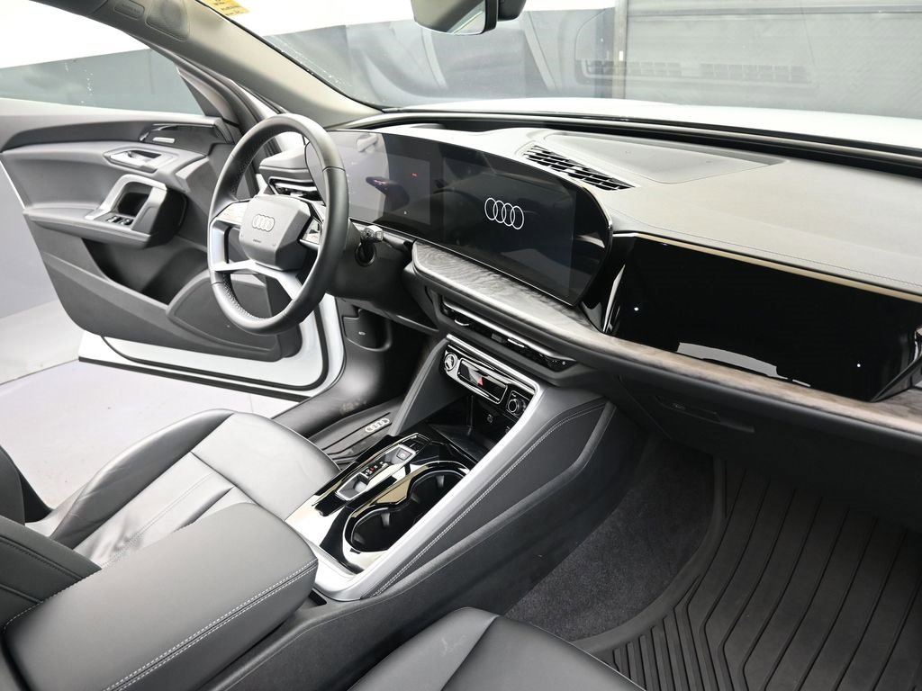 Used 2025 Audi Q5 2.0T Premium Plus w/ Premium Plus image 12