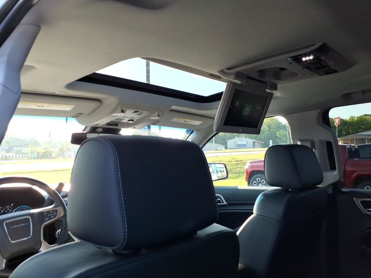 Used 2019 GMC Yukon Denali w/ Denali Ultimate Package AWD/4WD image 12