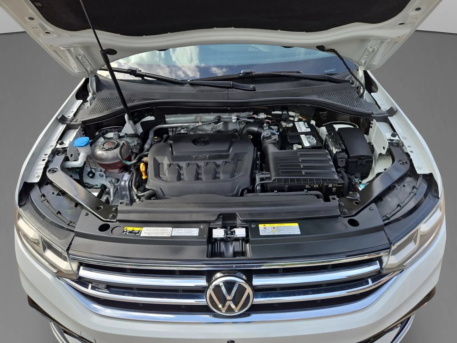 Used 2022 Volkswagen Tiguan SEL R-Line AWD/4WD image 35