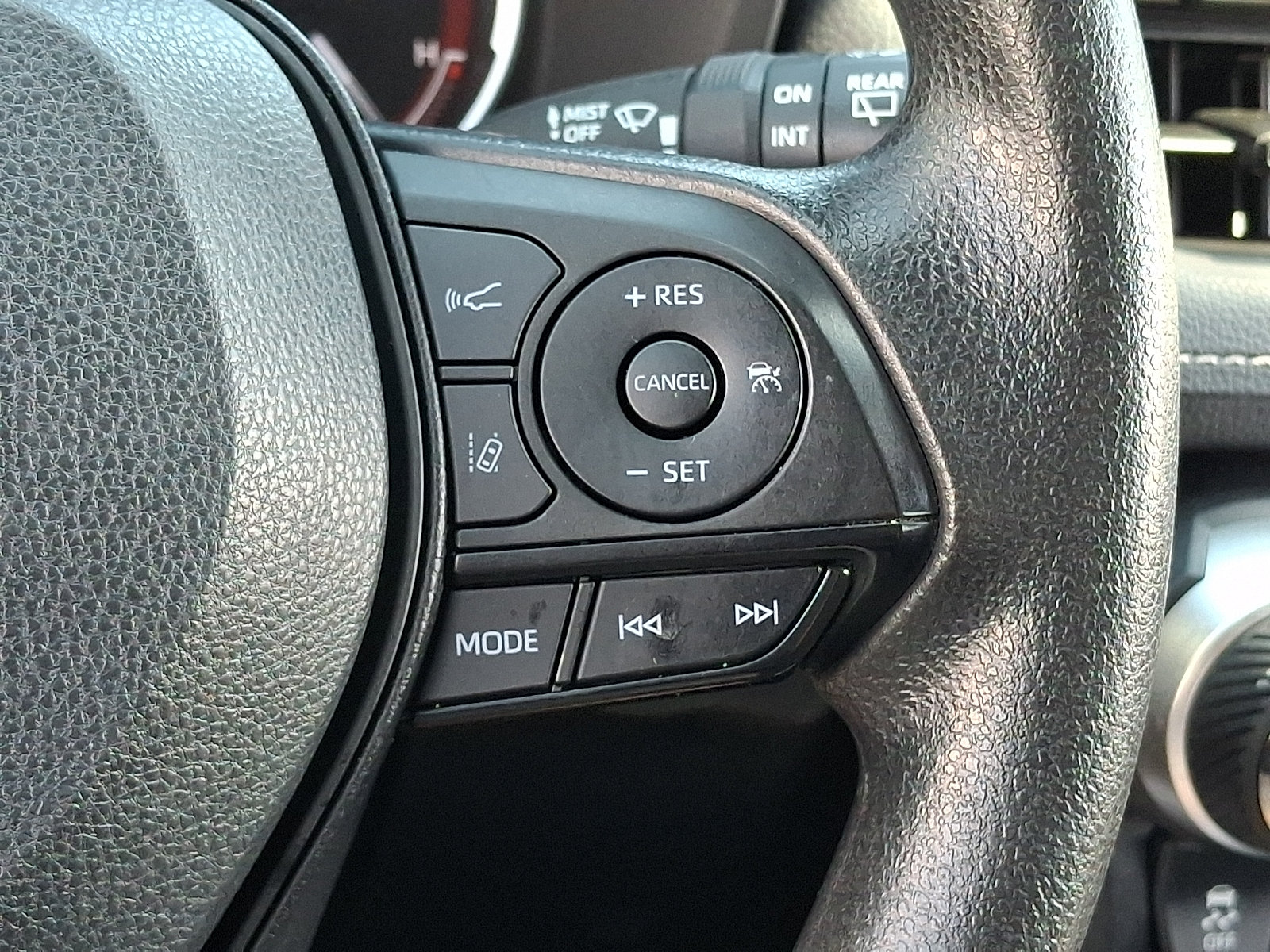 Used 2024 Toyota RAV4 XLE AWD/4WD image 23