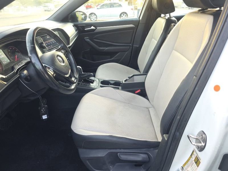 Used 2019 Volkswagen Jetta R-Line w/ R-Line Cold Weather Package FWD image 11