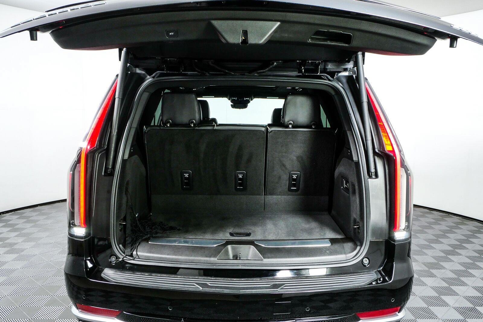 Used 2021 Cadillac Escalade Premium Luxury AWD/4WD image 32