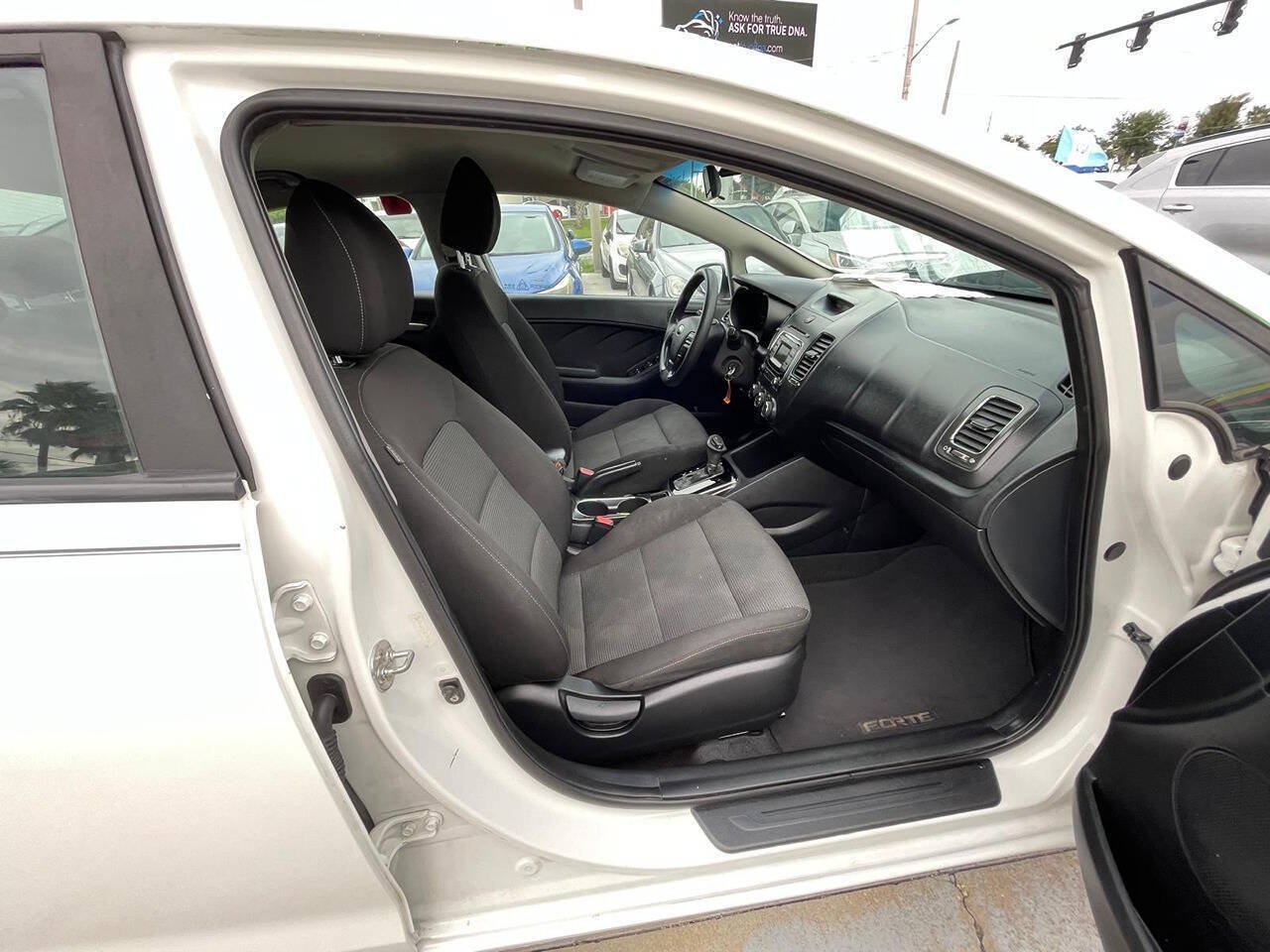 Used 2018 Kia Forte LX FWD image 17