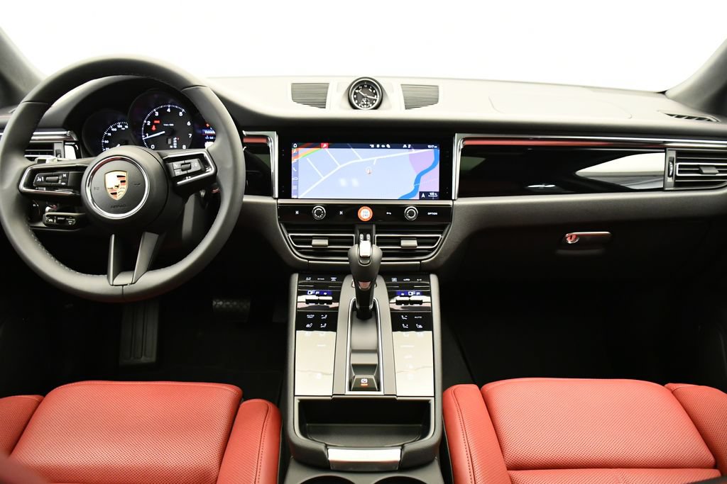 Certified 2026 Porsche Macan AWD/4WD image 22