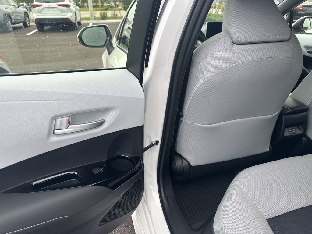 Used 2025 Toyota Corolla SE image 8