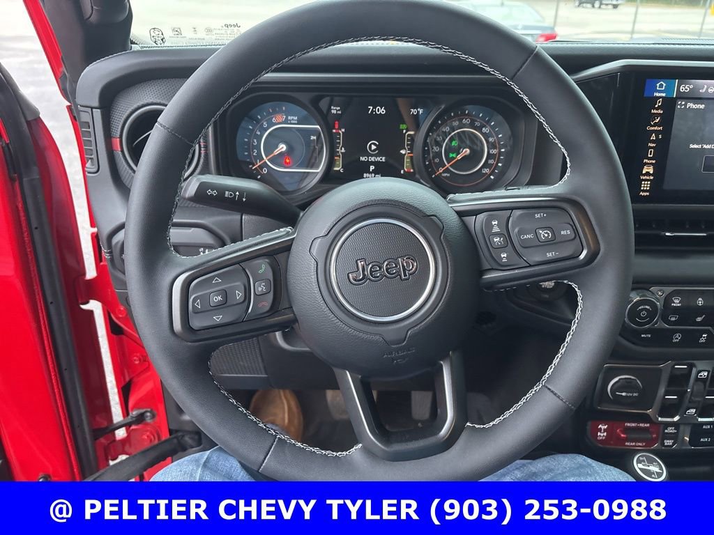 Used 2025 Jeep Wrangler Unlimited Rubicon image 12