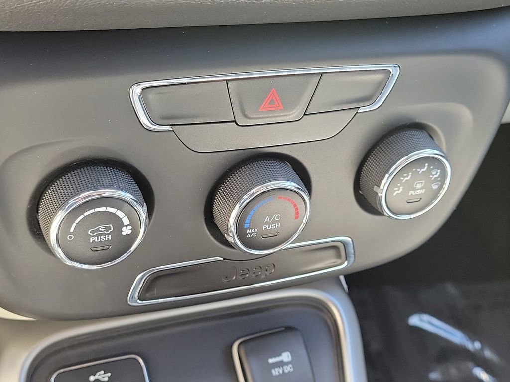 Used 2018 Jeep Compass Latitude image 20