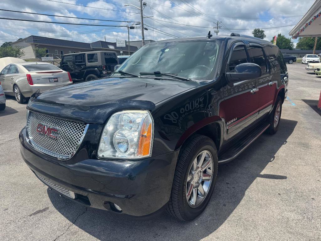 Used 2013 GMC Yukon XL Denali RWD image 6